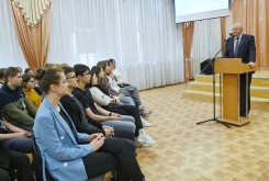  Министр образования и науки Калужской области встретился с участниками  летней школы одаренных детей
